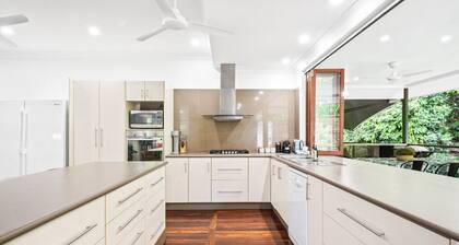 Rainforest Retreat - Serene 4-Bedroom Getaway with Bushland Views