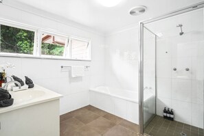 Shower, hair dryer, towels