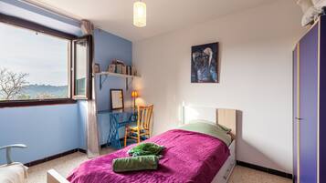 4 chambres, fer et planche Ă repasser, draps fournis