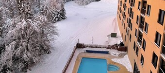 Amazing 2 Bed/2 Bath Ski-In & Ski-Out with Night Skiing.  Sleeps 7 comfortably
