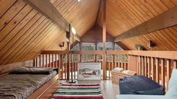 3 bedrooms, desk, iron/ironing board, WiFi