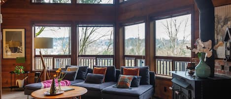 Smart TV, fireplace