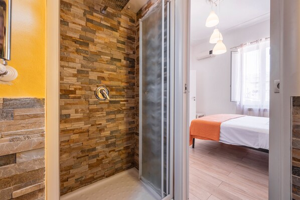 2 habitaciones, wifi gratis y ropa de cama
