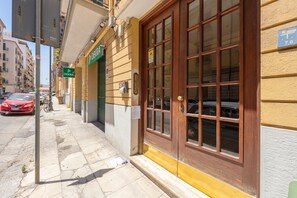 Exterior detail - Apartment 'Fb House' with Balcony, Wi-Fi and Air Conditioning (Palermo)