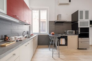 Fridge, microwave, stovetop, dishwasher - Apartment 'Fb House' with Balcony, Wi-Fi and Air Conditioning (Palermo)