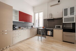 Refrigerador, microondas, parrilla de estufa y lavavajillas