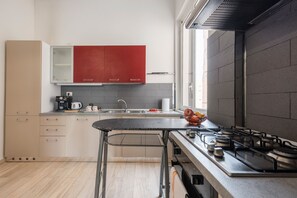 Refrigerador, microondas, parrilla de estufa y lavavajillas