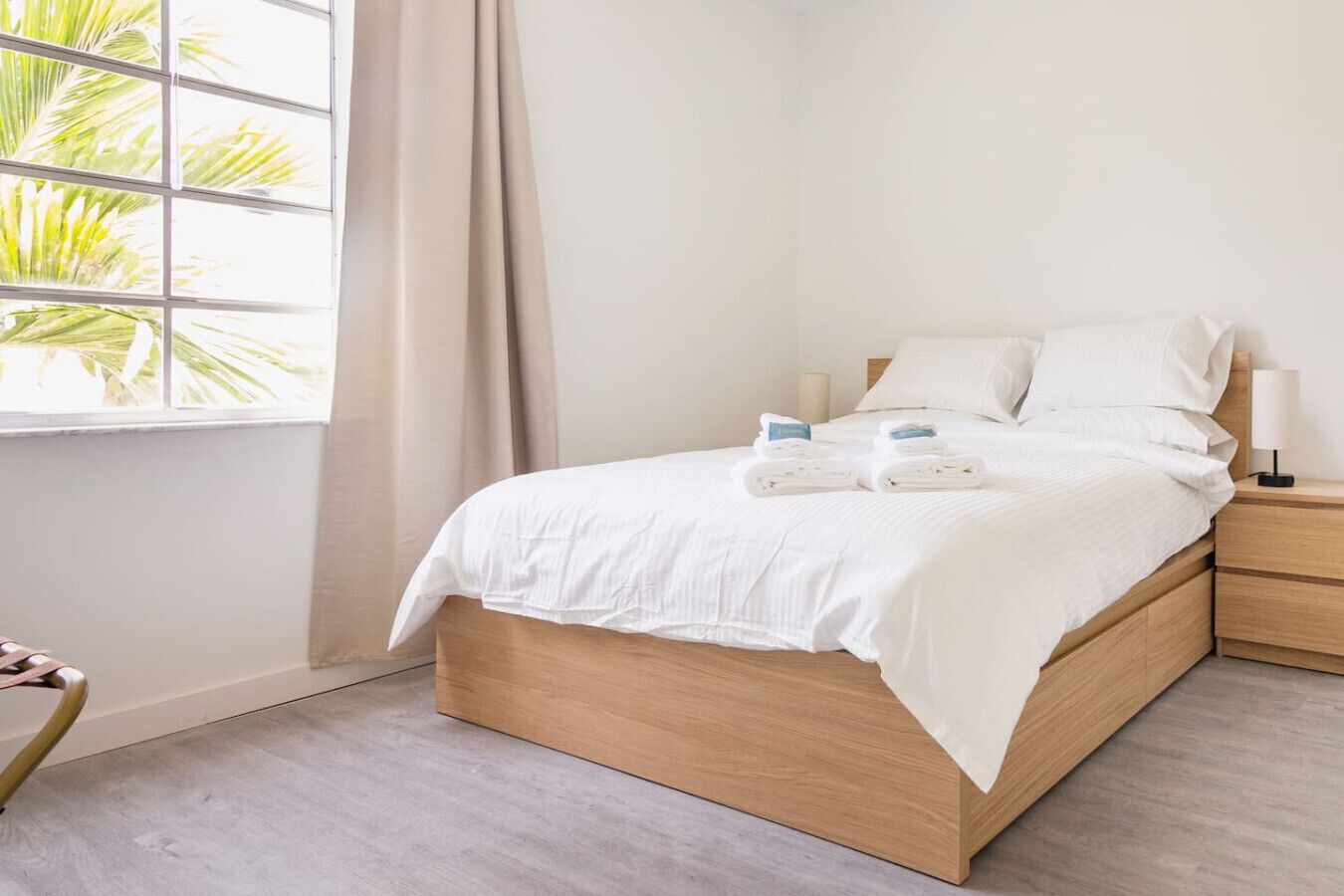 2 soverom, skrivebord, strykejern/-brett og wi-fi