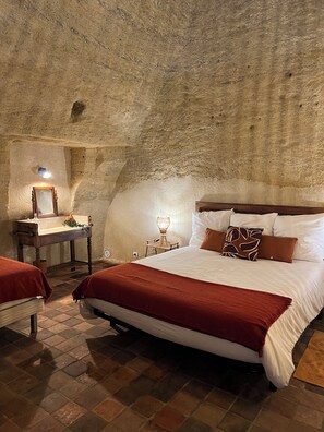2 bedrooms, WiFi, bed sheets - Entre Nous "Au Troglo" Troglodyte house with jacuzzi (Doué la Fontaine)