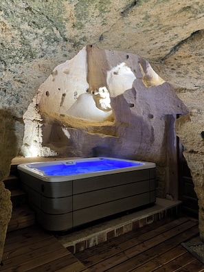 Interior - Entre Nous "Au Troglo" Troglodyte house with jacuzzi (Doué la Fontaine)