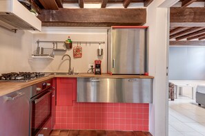 Geladeira, fogão, cooktop, lava-louças