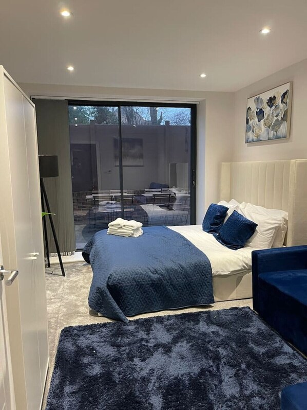 3 bedrooms, desk, iron/ironing board, free WiFi