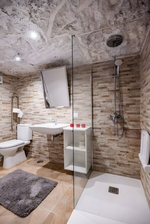 Shower, towels - Vacation Home 'Guayarmina' with Sea View, Shared Pool and Wi-Fi (Arico)