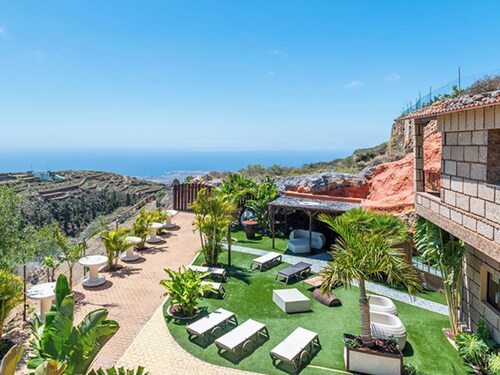 Vacation Home 'Maday' with Sea View, Shared Pool and Wi-Fi