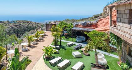 Vacation Home 'Maday' with Sea View, Shared Pool and Wi-Fi