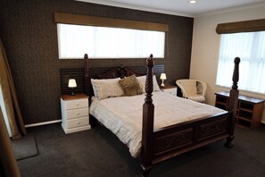 Room - Travel together - Stay together. (Feilding)