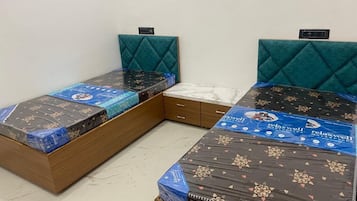 Quarto casal ou duplo luxo | Ferros/tábuas de passar roupa, Wi-Fi de cortesia