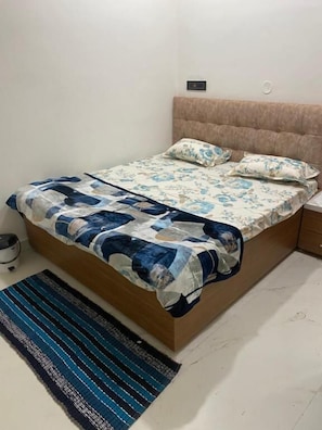 Deluxe Double or Twin Room - AnantShree Guest House  (Gondia)