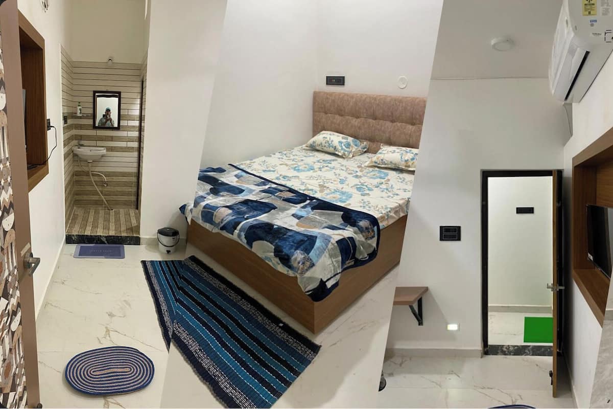 Habitación Deluxe con 1 cama matrimonial o 2 individuales | Tabla de planchar con plancha y wifi gratis