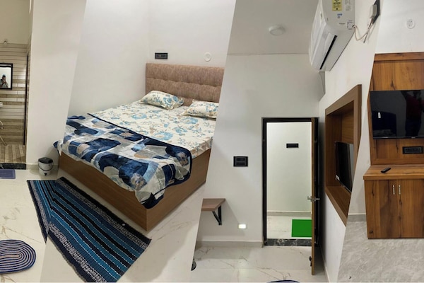 Deluxe Double or Twin Room | Iron/ironing board, free WiFi