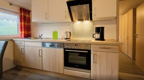 Kühlschrank, Ofen, Herdplatte, Geschirrspüler