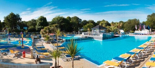 Caravan 'Sur Pont-Aven' with Private Terrace, Private Garden and Wi-Fi