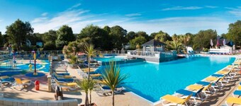 Caravan 'Sur Pont-Aven' with Private Terrace, Private Garden and Wi-Fi