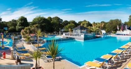 Caravan 'Sur Pont-Aven' with Private Terrace, Private Garden and Wi-Fi