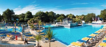 Caravan 'Sur Pont-Aven' with Private Terrace, Private Garden and Wi-Fi