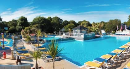 Caravan 'Sur Pont-Aven' with Private Terrace, Private Garden and Wi-Fi