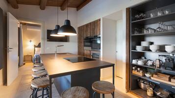 Kühlschrank, Mikrowelle, Ofen, Geschirrspüler