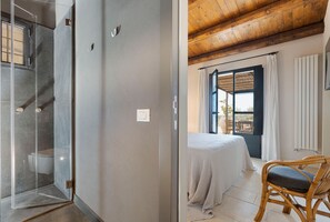 3 bedrooms, iron/ironing board, free WiFi, bed sheets - Country villa with pool near Noto (Noto)