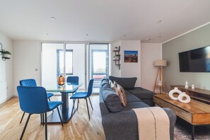 Appartement | Coin séjour | Télévision de 37 pouces avec chaînes par câble, Netflix