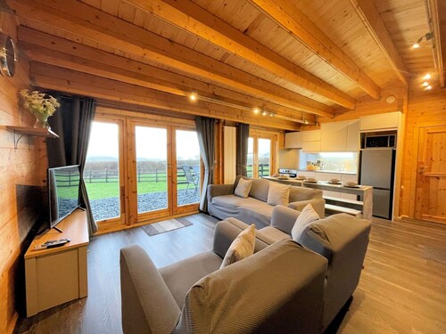 Beautiful Countryside Lodge with Outstanding Views - Pass the Keys