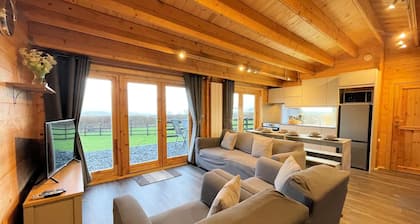 Beautiful Countryside Lodge with Outstanding Views - Pass the Keys