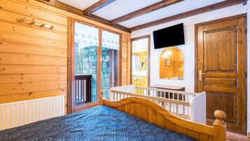 4 bedrooms, free WiFi, bed sheets