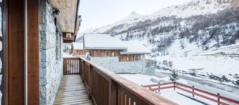 Chalet 'Genepi - 14p' with Mountain Views, Private Terrace, and Wi-Fi
