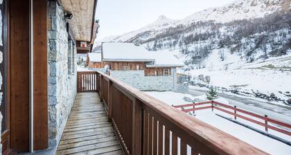 Chalet 'Genepi - 14p' avec vue sur les montagnes, terrasse privée et Wi-Fi