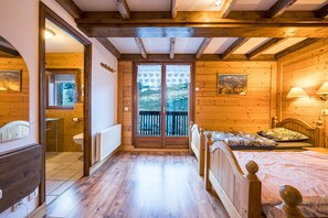 4 bedrooms, free WiFi, bed sheets - Chalet 'Genepi - 14p' with Mountain Views, Private Terrace, and Wi-Fi (Les Belleville)