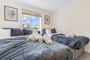 2 bedrooms, iron/ironing board, free WiFi, bed sheets
