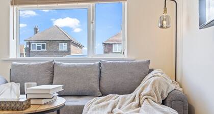 Lovely flat near Gatwick Airport