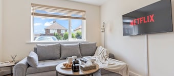 Lovely flat near Gatwick Airport