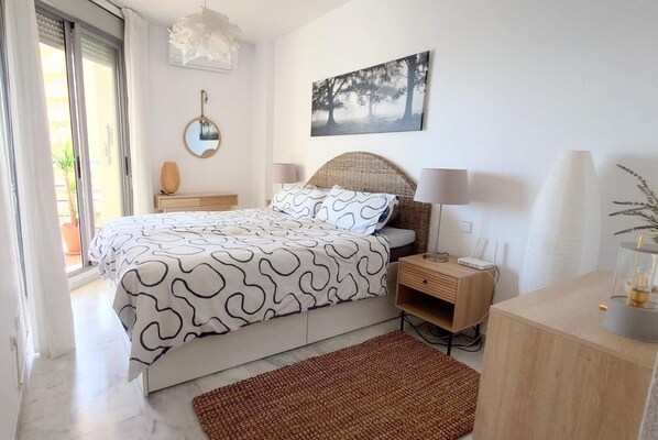 2 bedrooms, free WiFi, bed sheets - Apartment 'Beach Horizon' with Sea View, Wi-Fi and Air Conditioning (Fuengirola)