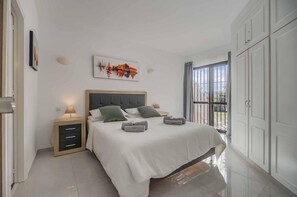 2 室のベッドルーム、アイロン / アイロン台、WiFi (無料)、ベッドシーツ