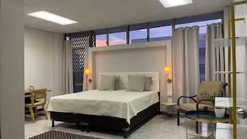 1 habitación, escritorio, tabla de planchar con plancha y wifi gratis