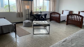 1 habitación, tabla de planchar con plancha, wifi y ropa de cama