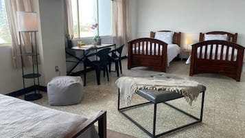1 habitación, tabla de planchar con plancha, wifi y ropa de cama