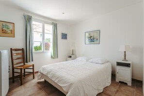 4 habitaciones, tabla de planchar con plancha y wifi gratis 