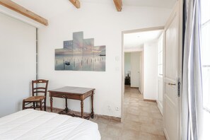 4 slaapkamers, een strijkplank/strijkijzer, gratis wifi
