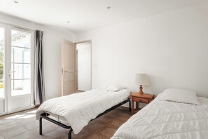4 Schlafzimmer, Bügeleisen/Bügelbrett, kostenloses WLAN